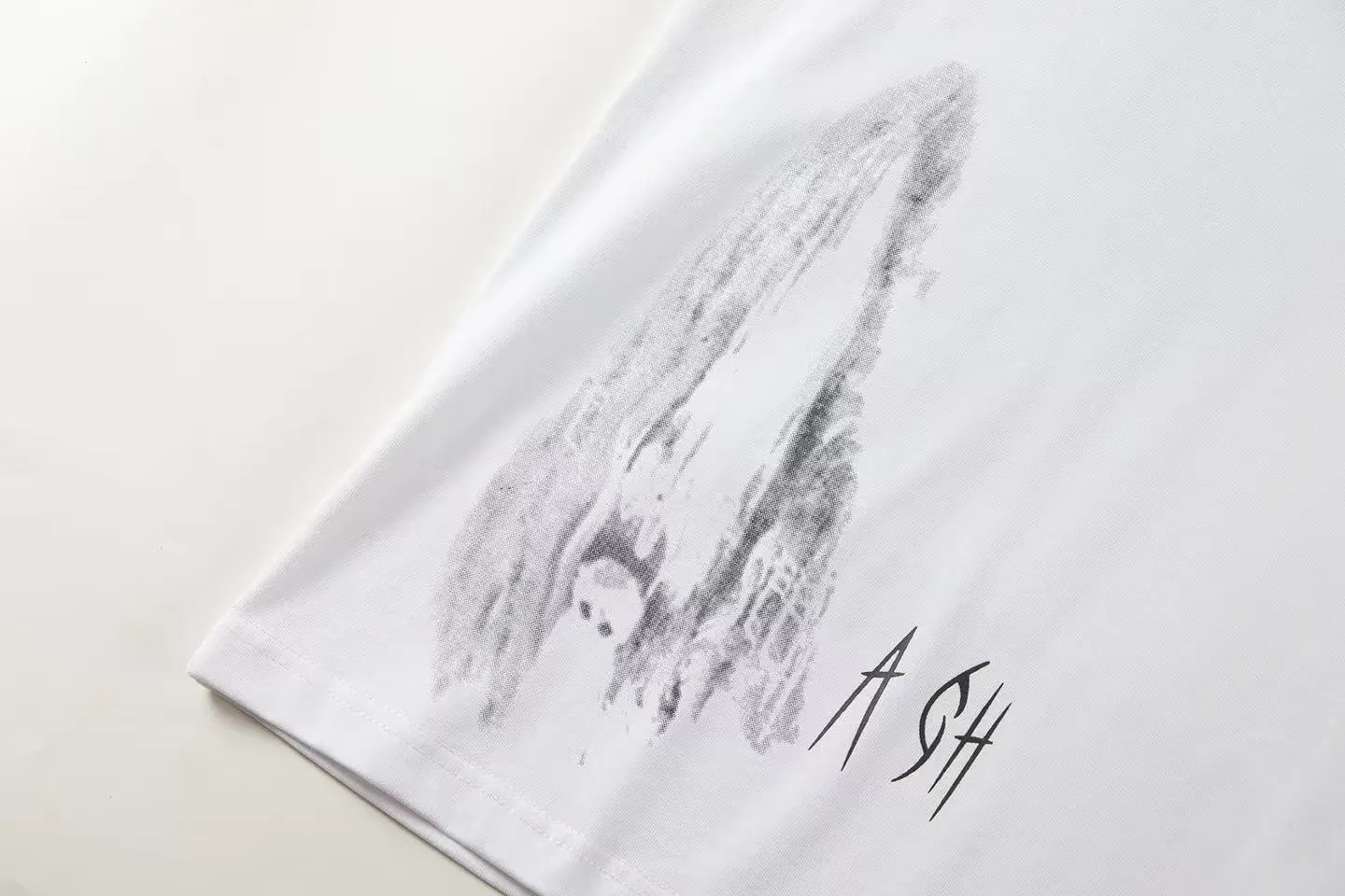🅿️160 Style: 2025 new Croix Heart short-sleeved T-shirt Material: High version 300g double yarn combed cotton Size: S～XL Color: White Style number: Z008